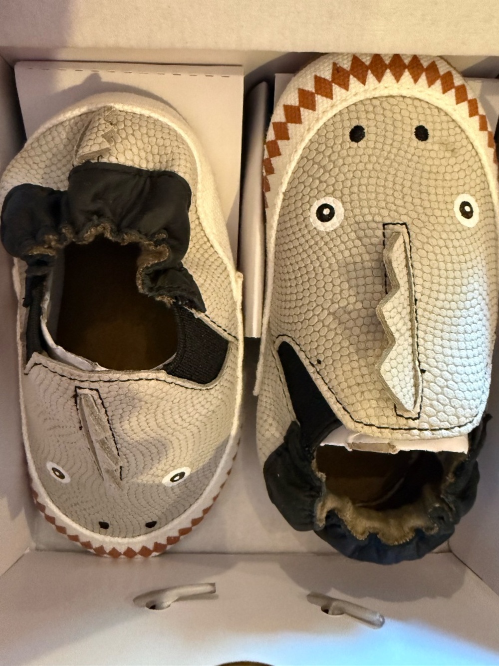 Robeez soft soles dino dan gray 6-12 months - Picture 2 of 4